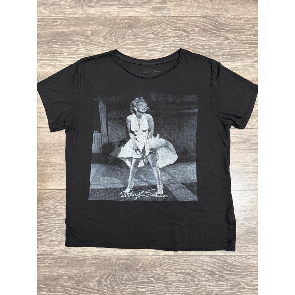 Marilyn Monroe Black Graphic T-Shirt L Iconic White Dress Pose Women Hollywood